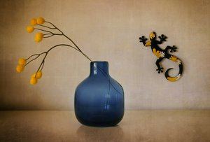 Blaue Vase Gelber Zweig