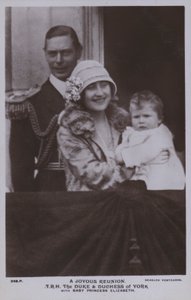 Eine freudige Wiedervereinigung, TRH Der Herzog und die Herzogin von York mit Baby Prinzessin Elizabeth von English Photographer