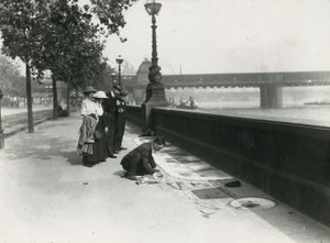 Ein Straßenkünstler auf dem Embankment