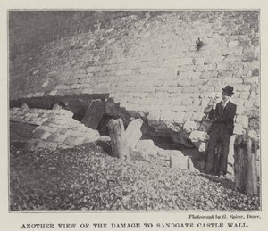 Eine weitere Ansicht der Schäden an der Mauer von Sandgate Castle