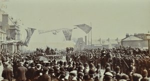 Blackwall Tunnel: Zeremonie zur Eröffnung des Tunnels durch den Prinzen von Wales, später König Edward VII., und Prinzessin Alexandra, 1897 von English Photographer