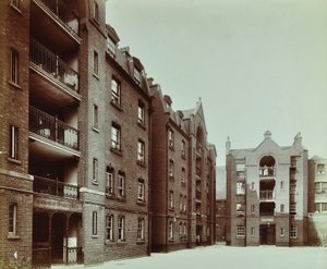 Borough Road Estate: Wohnhäuser, London von English Photographer