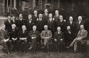 Erste Labour-Regierung Großbritanniens im Jahr 1924, aus Die Geschichte von fünfundzwanzig Jahren, veröffentlicht 1935 von English Photographer