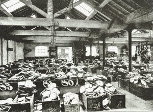 Bull Wharf, Innenansicht des Shell Warehouse, London, 1890 von English Photographer