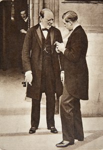 Plaudern nach einer Mittagsparty im House of Commons: Mr. Churchill und S.K.H. Der Prinz von Wales, 1919 (Photogravur) von English Photographer