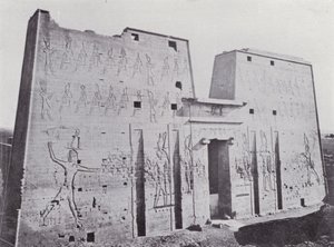 Ägypten: Pylon des Tempels von Edfu von English Photographer