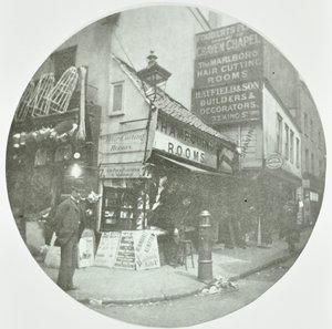 Fouberts Place, Westminster LB: bei Kingly Street, 1890 von English Photographer
