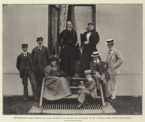 Seine Exzellenz Earl Cadogan, KG, Lord Lieutenant von Irland, und seine Familie in der Vizeköniglichen Lodge, Phoenix Park, Dublin von English Photographer