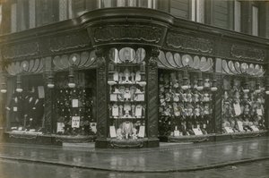 Horne Brothers, Coventry Street, London von English Photographer