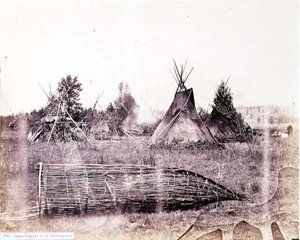 Indianerhütten am Kootenay River, fotografiert von den Royal Engineers am Neunundvierzigsten Breitengrad