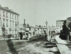 Kilburn Toll Gate am südlichen Ende der Kilburn High Road bei der Kreuzung von Kilburn Priory, Camden Libraries, 1875 von English Photographer