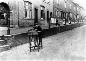 Messerschleifer, Hall Street, Kidderminster von English Photographer