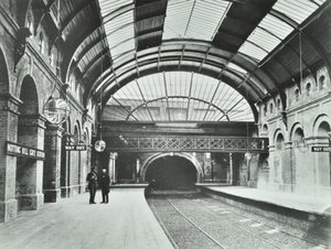 Notting Hill Gate Underground Station: Blick auf Bahnsteige und Gleise, 1868