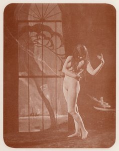 Nudistische Kunst: Weihrauch