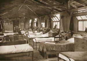 Eines der Schlafzimmer, Donington Hall, Illustration aus Deutsche Gefangene in Großbritannien (Fotogravur) von English Photographer