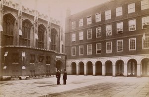 Postkarte mit dem Cloister Building und dem Inner Temple von English Photographer
