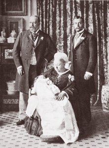 Königin Victoria hält König Edward VIII. bei seiner Taufe am 16. Juli 1894