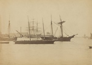 Schiffe und Boote auf der Themse von English Photographer