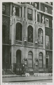 Sir John Soanes Museum, Lincolns Inn Fields, London von English Photographer