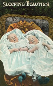 Schlafende Schönheiten, zwei schlafende Babys von English Photographer
