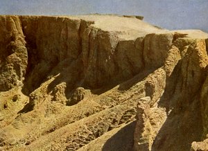 Südhang eines königlichen Gräberfeldes, Ägypten von English Photographer