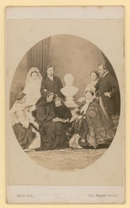 Der Prinz von Wales, der zukünftige König Edward VII., mit seiner neuen Frau in einer königlichen Gruppe, einschließlich Königin Victoria