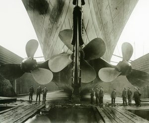 Die Propeller der Titanic im Thompson Graving Dock von Harland und Wolff, Belfast, Irland, 1910-11