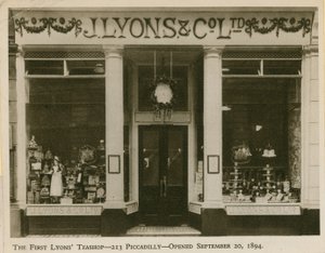 Das erste Lyons Teashop von English Photographer
