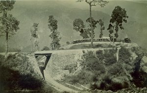 Die Schleife am Agony Point in Tindharia auf der Darjeeling Himalayan Railway, 1880er Jahre