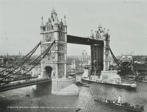 Tower Bridge am Tag ihrer Eröffnung, 1894 von English Photographer