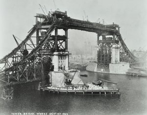 Tower Bridge im Bau, 1892 von English Photographer