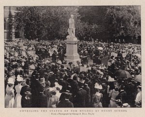 Enthüllung der Statue von Tom Hughes an der Rugby School