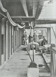 Woolwich Ferry: Nordpontons hydraulische Hebebühne, 1896 von English Photographer