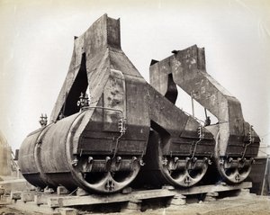 Werft Nr. 647, Baikal. Zeigt einige der Kessel und Schornsteinaufnahmen für die eisbrechende Zugfähre Baikal von English Photographer
