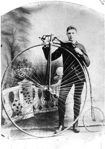 Junger Mann mit einem Hochrad, ca. 1870er