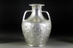 Eine viktorianische Silberreplik der Portland-Vase, 1844 von English School