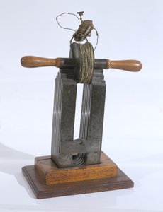 Ein grober Induktor, mit dem Michael Faraday (1791-1867) das Induktionsgesetz entdeckte