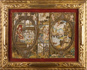 Ein Stickereibuchumschlag, der religiöse Szenen mit einem sitzenden König und einem Engel darstellt, der einen Mann an einem Fluss anspricht