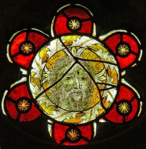 Ein Nordfenster mit der Darstellung des Hauptes Christi