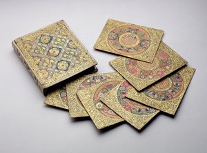 Ein Satz von Tellern und ihre Box, Mitte des 16. Jahrhunderts