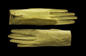 Hellgelbe handgelenklange Handschuhe, ca. 1820 von English School