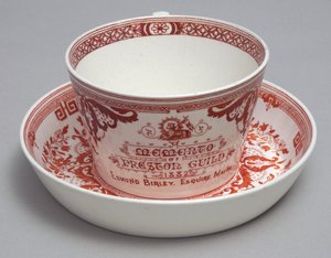 Gedenkteetasse und Untertasse mit der Aufschrift Ein Andenken an die Preston Guild 1882, Minton, England, ca. 1882