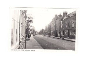 Edwardianische Postkarte von der Highgate High Street mit Blick nach Süden, ca. 1910 von English School