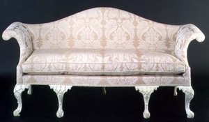 George III gepolstertes und bemaltes Sofa, spätes 18. Jahrhundert