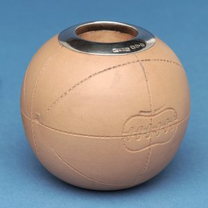 Streichholzhalter in Form eines Fußballs, Doulton & Co., Lambeth (Keramik) von English School
