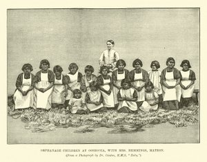Waisenkinder in Ooshooia, mit Mrs. Hemmings, Matrone von English School