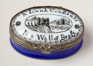 Ovales Pflasterkästchen mit weißem Porzellandeckel
