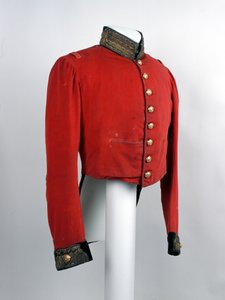 Kurzschwanzjacke, 5. (Prinzessin Charlotte von Wales) Dragonerwache, ca. 1854 (Wollstoff, Goldfaden & Paillettenstickerei)