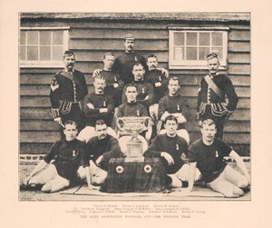 Die Army Association Football Cup - Siegermannschaft, aus The Illustrated Sporting and Dramatic News, 18. Mai 1889 von English School