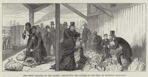 Die große Katastrophe auf der Themse, Identifizierung der Kleidung der Toten im Woolwich Dockyard (Gravur)